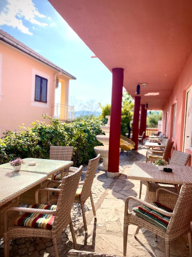 Vila Duricic 300M Od Mora Hotell Ðenovići Eksteriør bilde